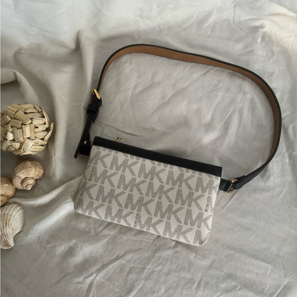 Stylish Michael Kors Monogram Fanny Pack